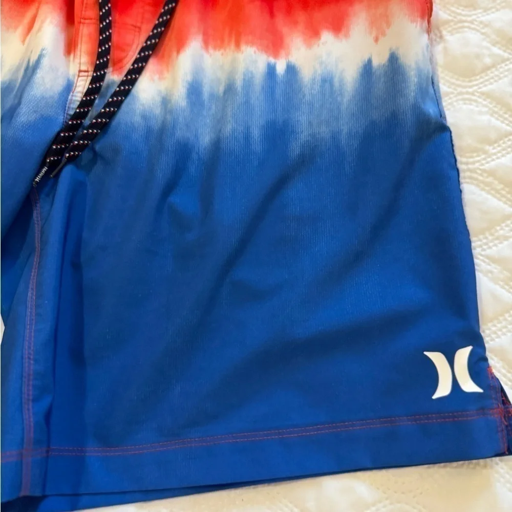 Hurley Mens Reveal Volley Red white & blue tie dye look Swim Trunks L